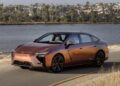 Lexus зробив ставку на ціну: новий ES виявився дешевшим за головних конкурентів (ФОТО)