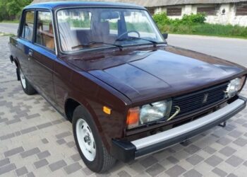 ВАЗ-2105 1986 року у стані капсули часу продають разом із кубком Old Car Land (ФОТО)