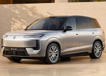 BYD представив перший великий позашляховик Denza N8 із запасом ходу 1000 км на електротязі