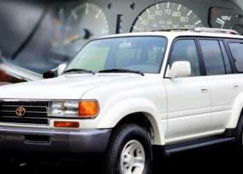 Майже новий Toyota Land Cruiser 1997 року з 4,5-літровим V6 виставили на аукціон (ФОТО)