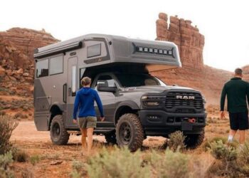 Американці створили кемпер на базі пікапа RAM за майже 300 тисяч доларів (ФОТО)