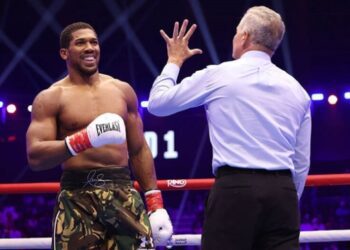 Ексчемпіон поставив під сумнів роботу Джошуа з командою Усика