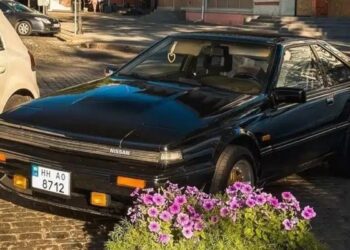 В Україні помітили культовий спорткар Nissan із 80-х (ФОТО)