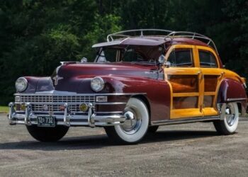 Із дерев’яними дверима: незвичний Chrysler 1947 року оцінили в $350 000 (ФОТО)