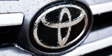 Продажі та виробництво Toyota впали у липні