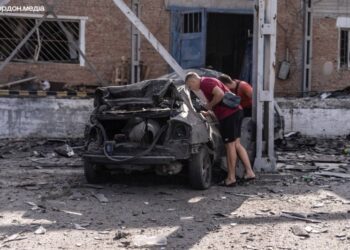 Удар РСЗВ по промзоні Сум: горіли авто, пошкоджені склади, семеро постраждалих