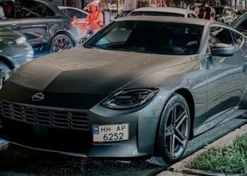В Україні засвітився доступний 400-сильний спорткар із Японії в ретростилі (ФОТО)