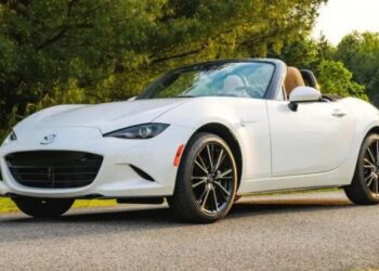 Культова Mazda MX-5 Miata може отримати електричну версію, але є важливий нюанс