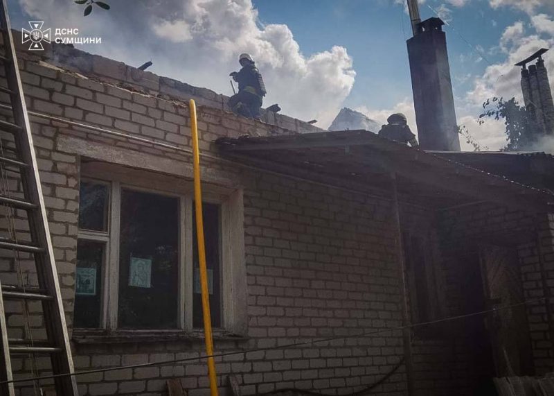Другий день поспіль у Хутір-Михайлівській громаді після прильотів горять будинки