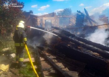Другий день поспіль у Хутір-Михайлівській громаді після прильотів горять будинки
