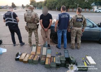 Двох жителів Сумщини викрили на збуті боєприпасів та гранатометів 