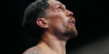 Усик показав відео із залу після короткої паузи