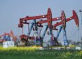 Ціни на нафту падають через переговори Ірану та Оману