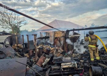 Під загрозою повторних атак: рятувальники ліквідовували пожежі у Сумах
