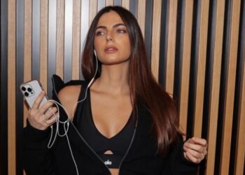 Дівчина зірки Формули-1 підкорила розкішними фото