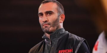 Френк Уоррен готовий організувати бій між Гассієвим та своїми бійцями: «Ми без проблем це зробимо»