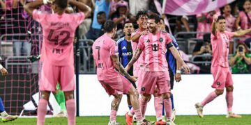 MLS. Хет-трик Мессі, голи Левандовськи, Грізманна та Сватка