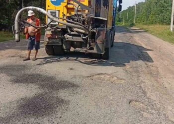 На під’їзді до Дубовичів розпочали ямковий ремонт дороги