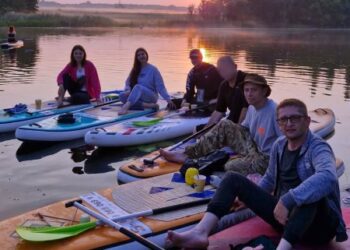 На Сумщині для ветеранів та їхніх родин організовують прогулянки на SUP-дошках