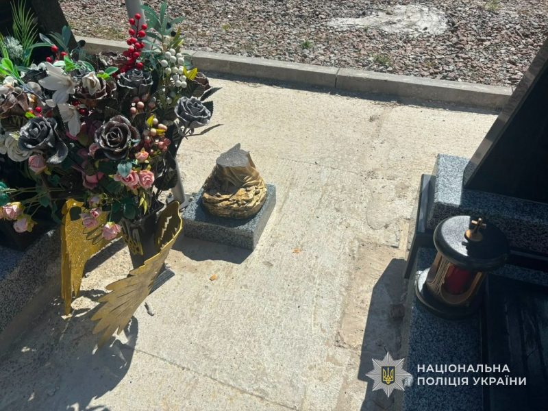 На Сумщині невідомі пошкодили поховання захисників на Алеї Слави