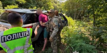 На Сумщині правоохоронці вилучили арсенал зброї: 4 автомати, 6 гранатометів та тисячі набоїв