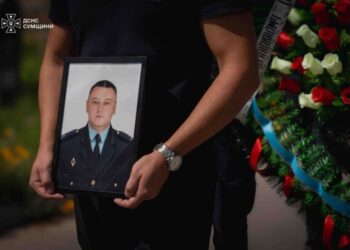 На Сумщині провели в останню путь Олексія Столяренка, який загинув під час ліквідації наслідків російського удару