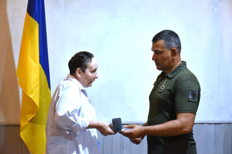 Нагороди – родинам, шана – Героям: у Конотопі вшанували полеглих прикордонників + Фото
