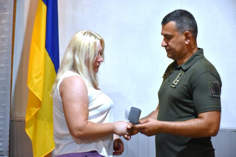 Нагороди – родинам, шана – Героям: у Конотопі вшанували полеглих прикордонників + Фото