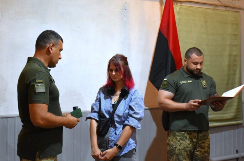Нагороди – родинам, шана – Героям: у Конотопі вшанували полеглих прикордонників + Фото
