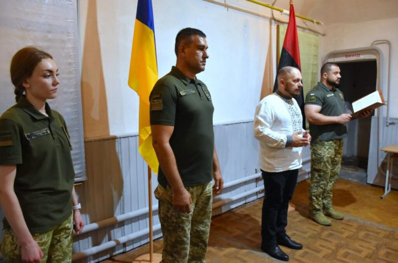 Нагороди – родинам, шана – Героям: у Конотопі вшанували полеглих прикордонників + Фото