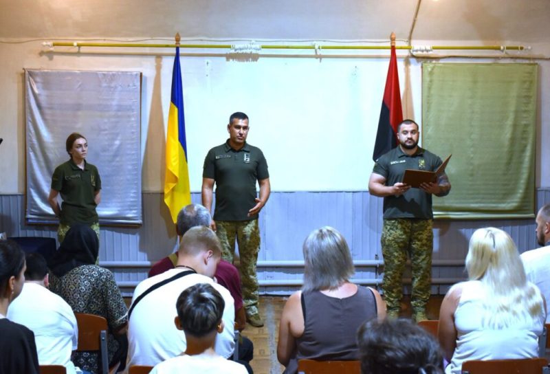 Нагороди – родинам, шана – Героям: у Конотопі вшанували полеглих прикордонників + Фото