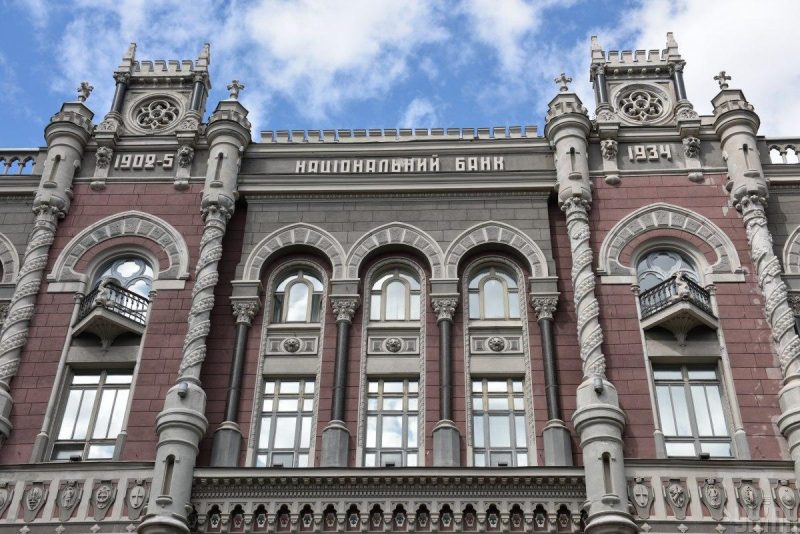 НБУ різко збільшує ліміт на купівлю валюти населенням: що зміниться з 11 серпня