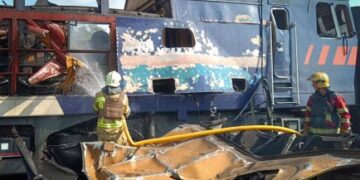 Під Сумами рятувальники гасили загоряння потяга після ворожої атаки