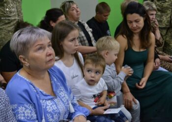 Родинам дев’яти загиблих прикордонників із Шосткинщини передали посмертні нагороди + Фото