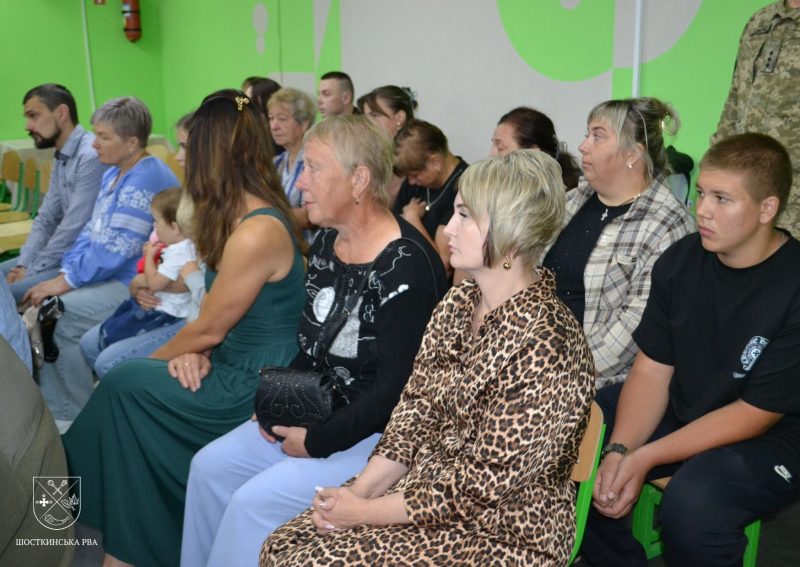 Родинам дев’яти загиблих прикордонників із Шосткинщини передали посмертні нагороди + Фото