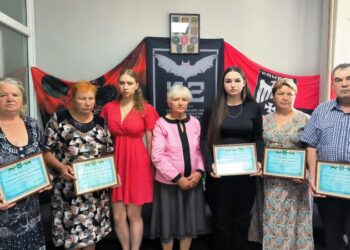 Шануємо подвиг: в Охтирці родинам загиблих Захисників вручили відзнаки Почесних громадян міста
