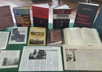 У бібліотеці Шосткинського коледжу презентували виставку до Дня пам’яті жертв Великого терору