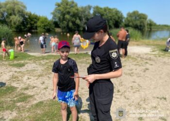 У Конотопі ювенальні поліцейські нагадали дітям правила безпечного відпочинку біля водойм