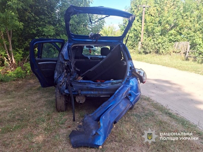 У Новгород-Сіверському районі ворожий дрон ударив по автомобілю, у якому їхали дві жінки