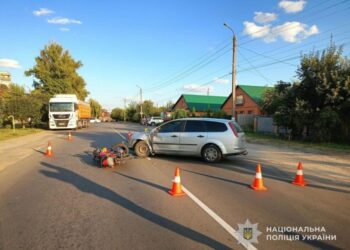 У Ромнах поліція встановлює обставини ДТП, в якій травмувався мотоцикліст