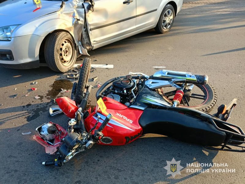 У Ромнах поліція встановлює обставини ДТП, в якій травмувався мотоцикліст
