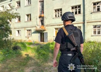 У Шостці травмовано 61-річну жінку, пошкоджено житлові будинки + Фото