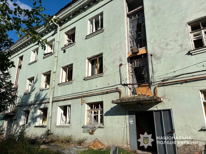 У Шостці травмовано 61-річну жінку, пошкоджено житлові будинки + Фото