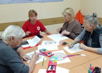 У Шосткинській бібліотеці учасниці «Нашого простору разом» занурилися у світ мандал + Фото