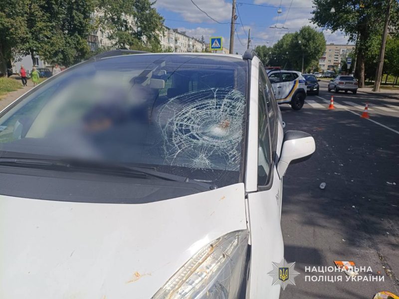 У Сумах на пішохідному переході жінка збила двох братів: хлопців з важкими травмами госпіталізували до лікарні