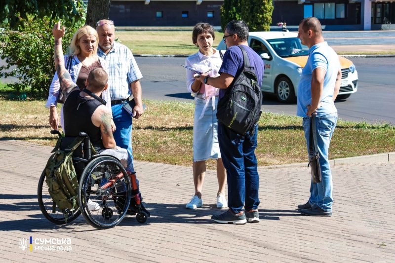У Сумах обстежили вулицю Героїв Сумщини на безбар’єрність