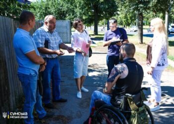 У Сумах обстежили вулицю Героїв Сумщини на безбар’єрність