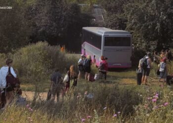 Усіх пасажирів сумського потяга, який ворог атакував дорогою до Києва, оперативно доставили до місця, звідки вони продовжили свій маршрут