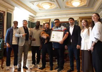 ВІДЕО. Теренс Кроуфорд прибув до України і зустрівся із Зеленським