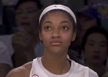 ВІДЕО. У WNBA знову кинули секс-іграшку на майданчик
